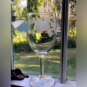 Disney etched frosted Mickey Mouse wine glass